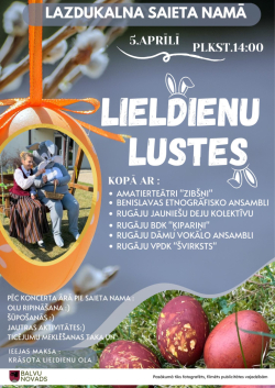 Attēlā redzams krāsains plakāts, kas aicina uz Lieldienu pasākumu.  Fons ir pavasarīgs: redzami pūpoli, zaļa zāle un krāsotas Lieldienu olas. Kreisajā pusē liela dekoratīva ola ar oranžu lenti; tās iekšpusē ir fotogrāfija, kur redzama sieviete tautastērpā sēžam blakus cilvēkam zaķa kostīmā. Abi sēž uz soliņa ārā un izskatās priecīgi.  Plakāta augšpusē rakstīts: “Lazdukalna saieta namā”. Zemāk norādīts datums un laiks: “5. aprīlī plkst. 14:00”.