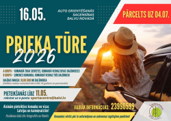 Krāsains plakāts par auto orientēšanās sacensībām “Prieka tūre 2026”, kas notiks 16. maijā Balvu novadā.  Kreisajā pusē uz tumši zaļa fona ir lieliem burtiem rakstīts pasākuma nosaukums, datums un informācija par dalību, pieteikšanos līdz 11. maijam un kontaktiem.  Labajā pusē redzama vasarīga fotogrāfija: meitene ar salmu cepuri izliekusies pa automašīnas logu un raugās saulrietā, radot brīvības un piedzīvojuma noskaņu.