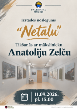 Attēlā redzama telpa ar gleznām.