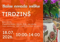 Attēlā redzams reklāmas plakāts par Balvu novada svētku tirdziņu. Fonā redzami amatnieku keramikas izstrādājumi – krūzes un liela dekoratīva vāze ar ziedu rakstiem, kā arī ziedoši rozā ziedi, kas rada mājīgu un svētku noskaņu. Pāri attēlam ir oranžš caurspīdīgs laukums ar baltu tekstu, kurā norādīts, ka tirdziņš notiks 2026. gada 18. jūlijā no plkst. 10.00 līdz 14.00 Balvos, Partizānu ielā pie skvēra.