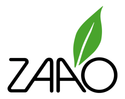 Attēlā redzams ZAAO logo. Uz balta fona melni burti ZAAO un starp A un O burtu zaļa lapa.