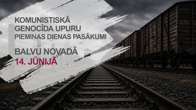 Attēlā redzams piemiņas dienas plakāts par Komunistiskā genocīda upuru piemiņas dienas pasākumiem Balvu novadā 14. jūnijā. Fonā redzamas dzelzceļa sliedes, kravas vagoni, dzeloņstiepļu žogs un sargtornis zem tumšām debesīm, simboliski atgādinot par deportācijām un represijām. Kreisajā pusē izvietots pasākuma nosaukums un datums.