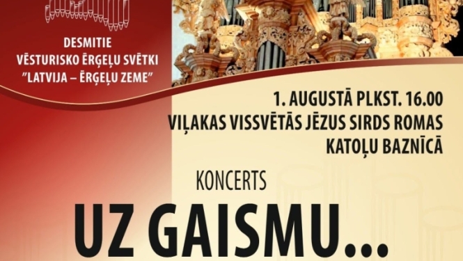 Koncerta afiša siltos sarkanbrūnos un zeltainos toņos. Augšpusē redzama grezna baznīcas ērģeļu fasāde, bet apakšējā daļā – ērģelnieces Diānas Jaunzemes-Portnajas portrets un jauktā kora “Muklājs” grupas fotogrāfija. Afiša informē par koncertu “Uz gaismu...”, kas notiks 1. augustā plkst. 16.00 Viļakas Vissvētās Jēzus Sirds Romas katoļu baznīcā. Norādīti izpildītāji, programma un ieeja par ziedojumiem.