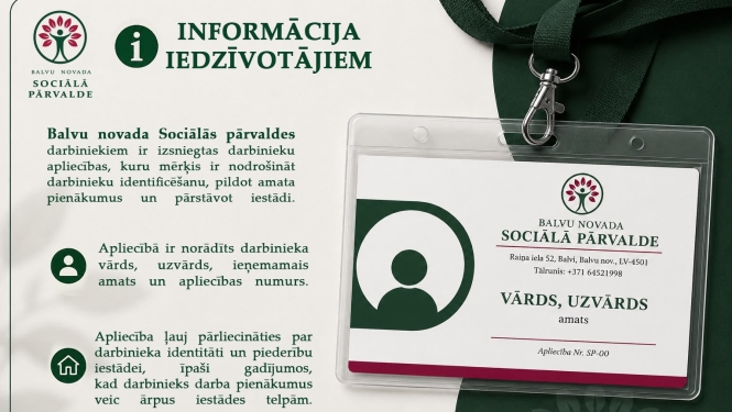 Balvu novada Sociālās pārvaldes informatīvs attēls par darbinieku apliecību ieviešanu. Kreisajā pusē ir paskaidrojošs teksts iedzīvotājiem, bet labajā pusē — apliecības paraugs caurspīdīgā plastmasas kabatiņā ar tumši zaļu kakla lentu.