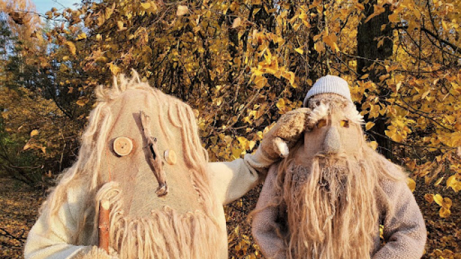 Masku pulkā ir tēli, kas simbolizē mītiskos senčus