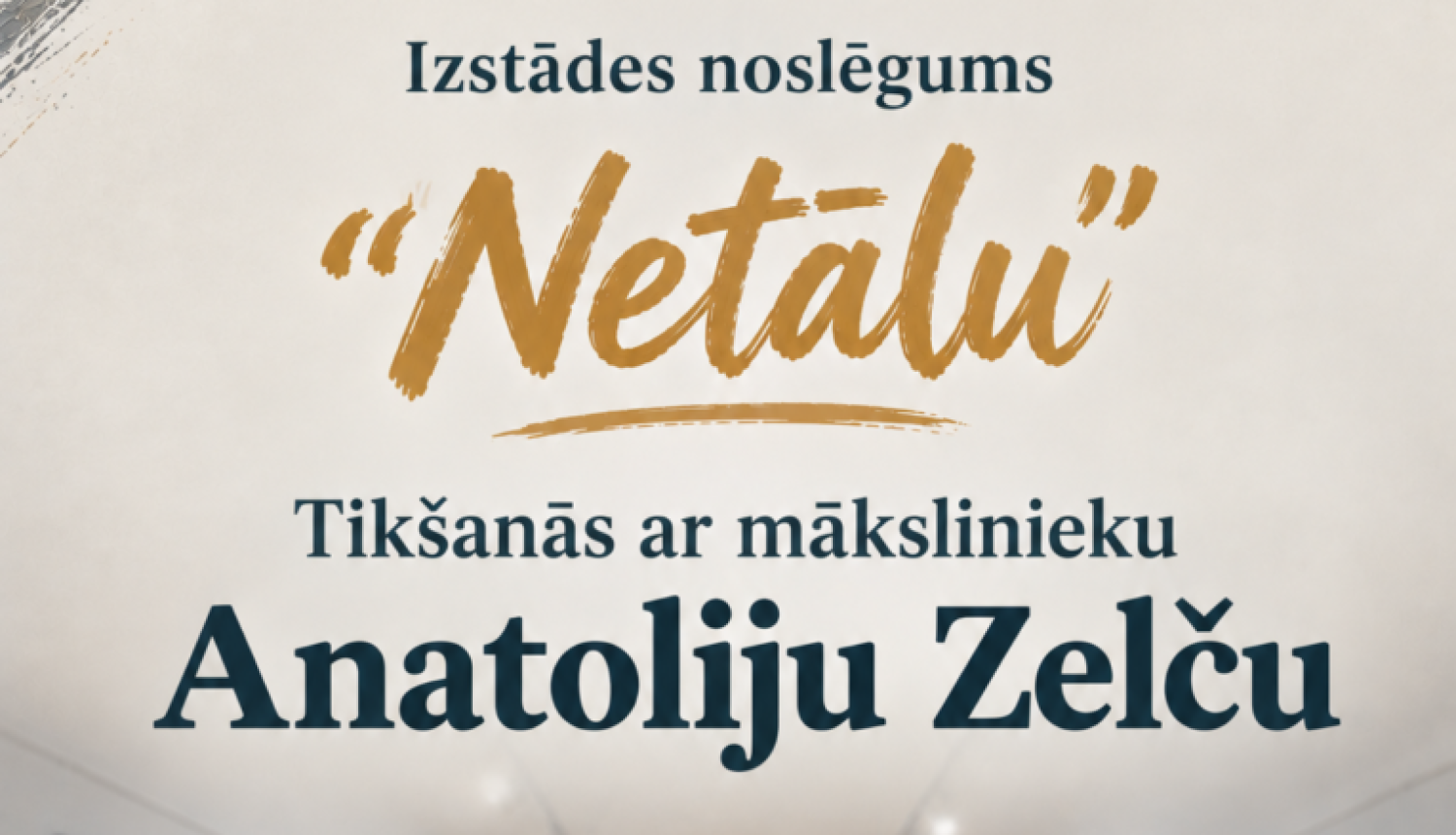 Attēlā redzama telpa ar gleznām.