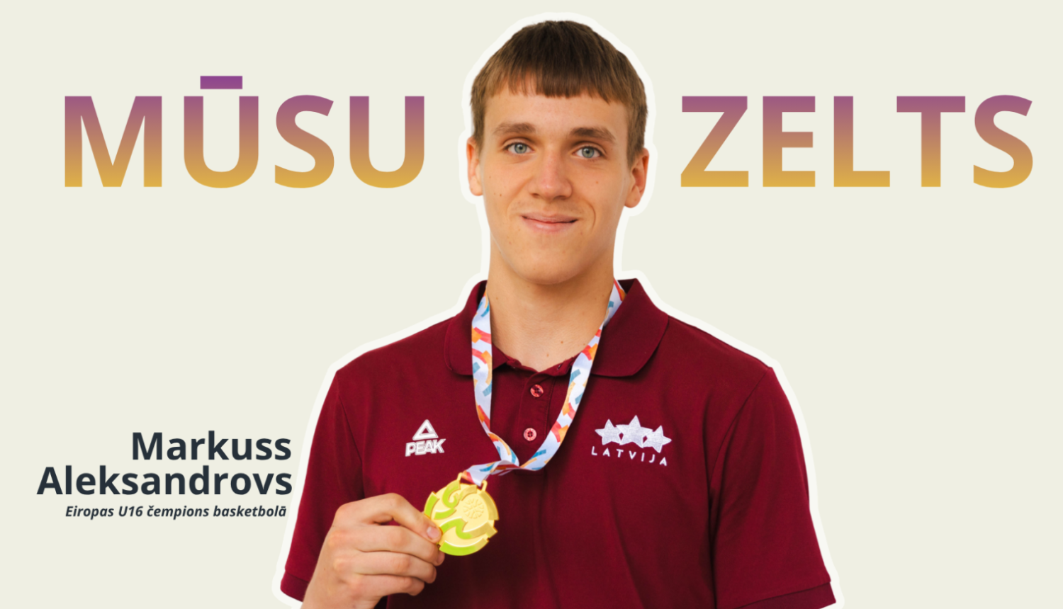 Apsveikuma plakāts jaunajam basketbolistam Markusam Aleksandrovam ar uzrakstu "MŪSU ZELTS". Attēlā sportists smaidot tur rokā izcīnīto Eiropas U16 čempiona zelta medaļu. Apakšējā labajā stūrī ir Balvu novada logotips.