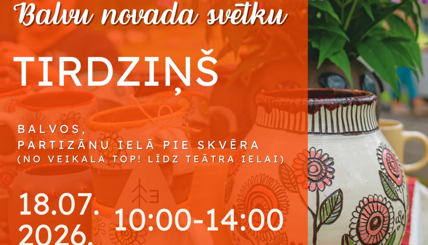 Attēlā redzams reklāmas plakāts par Balvu novada svētku tirdziņu. Fonā redzami amatnieku keramikas izstrādājumi – krūzes un liela dekoratīva vāze ar ziedu rakstiem, kā arī ziedoši rozā ziedi, kas rada mājīgu un svētku noskaņu. Pāri attēlam ir oranžš caurspīdīgs laukums ar baltu tekstu, kurā norādīts, ka tirdziņš notiks 2026. gada 18. jūlijā no plkst. 10.00 līdz 14.00 Balvos, Partizānu ielā pie skvēra.
