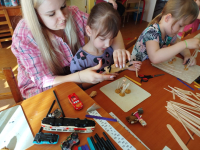 Nodarbībā darbojās pirmsskolas izglītības iestādes ''Sienāzītis'' 5- 6 gadīgo bērnu grupa ''Pūcītes''