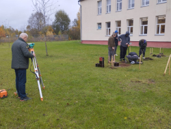 Balvu profesionālās un vispārizglītojošās vidusskola audzēkņi veido āra terasi