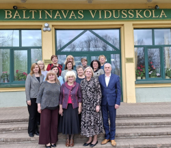 Pedagogi kopbildē pie Baltinavas vidusskolas