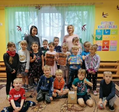 Tilžas pamatskolas pirmsskolas izglītības grupa Tilžā - kopbilde ar atzinības rakstiem