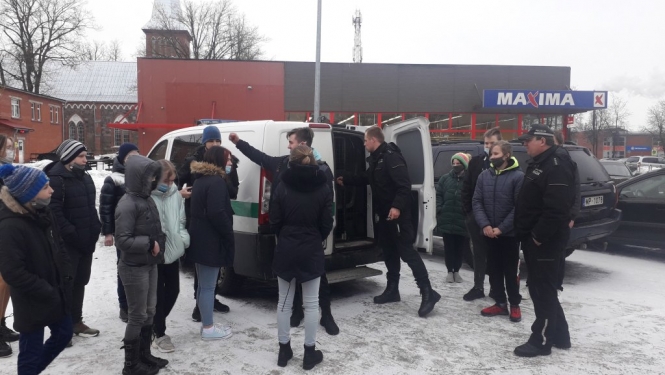 Stacijas pamatskolas skolēni iepazīst savas pašvaldības iestādes