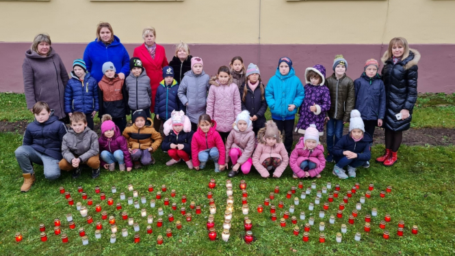 Sveču ornamenta ,,Laimas skujiņa’’  veidošana Stacijas pamatskolā