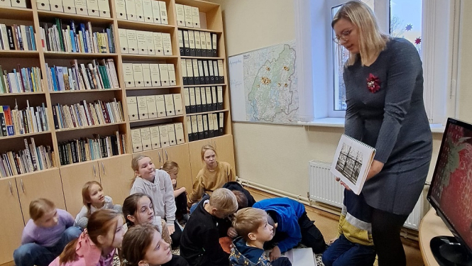 Bibliotēkā iepazīst Balvu novadu