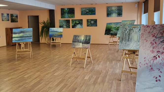 Iedzīvotāji atzinīgi novērtējuši Olgas Rečes gleznu izstādi 