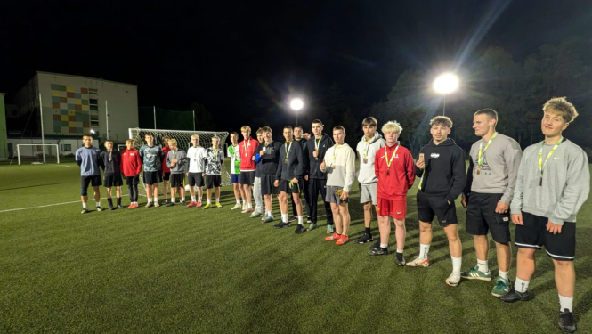 Aizvadīts Nakts turnīrs mini futbolā