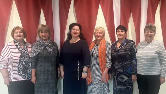 Balvu novada seniori kopā ar Balvu novada priekšsēdētāja vietnieci sociālās, izglītības, kultūras un sporta attīstības jautājumos Aiju Mežali