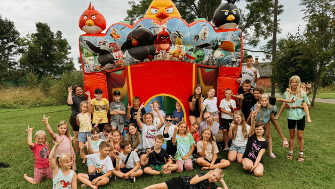 “Sapņu stacija: Zvaigžņu kempings” – vasaras piedzīvojums, kas paliks atmiņā