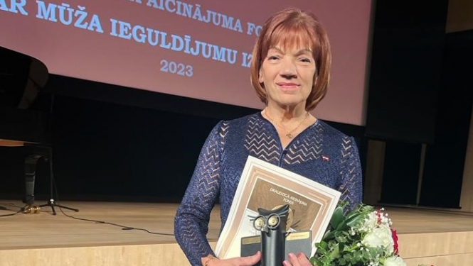Balvu par mūža ieguldījumu izglītībā saņem skolotāja Anita Kamendere