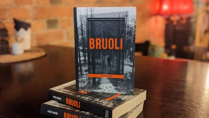 Atkārtoti izdots Alda Bukša kriminālromāns “Bruoli” latgaliešu valodā