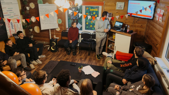 Klātesošie dalībnieki Gruzijas kultūras vakarā 