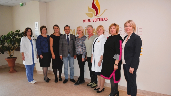 “Katrs pacients ir vērtība” - veselības ministrs  Hosams Abu Meri apmeklē Balvu slimnīcu