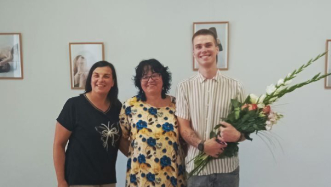 Svinīgi atklāta Kaspara Babāna fotoizstāde “Āda kā ziedlapa”