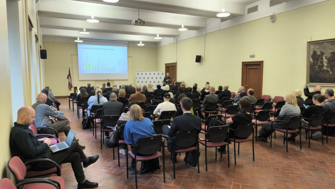 Konferences dalībnieki Latvijas Kara muzejā