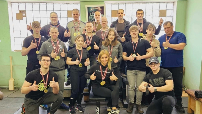 Novada sportistu komandai 1.vieta Latvijas čempionātā spiešanā guļus