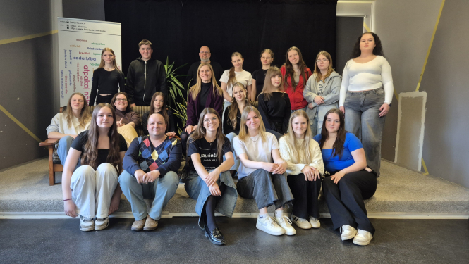 Dalībnieku kopbildi, kuri piedalījās meistarklasē ''No idejas līdz podkāstam''