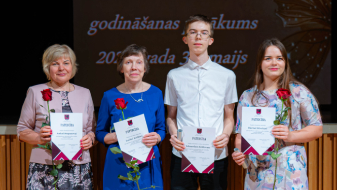 Eduards Krilovs, Rugāju vidusskolas 10.klases audzēknis, kurš vairākās olimpiādēs ieguvis I vietas