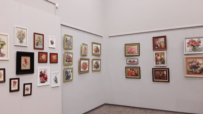 Evitas Zarembas-Krīgeres krustdūrienu izstādes atklāšana