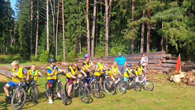 Sacenšas riteņbraucēji