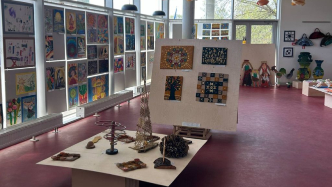 Aizvadīta projekta “StaroJums” dalībnieku radošo darbu izstādes atklāšana un apbalvošana