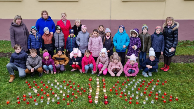 Sveču ornamenta ,,Laimas skujiņa’’  veidošana Stacijas pamatskolā