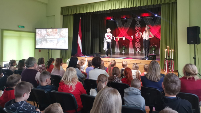 Asnates un Aurēlijas Rancānu koncertlekcija Eglaines un Stacijas skolas skolēniem