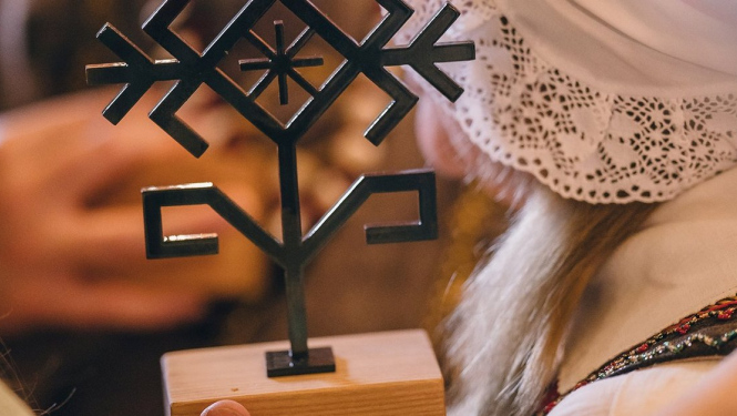 Folkloras balvu "Austras koks 2023" saņems medņeviete Natālija Smuška