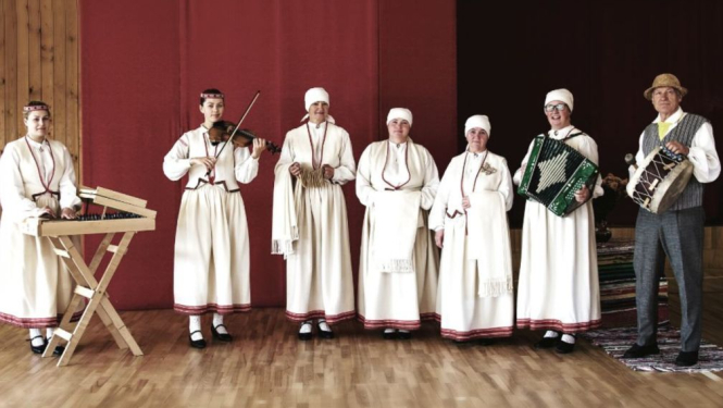 Vectilžas Sporta un atpūtas centra folkloras kopa “Saime” ierakstījusi jaunu dziesmu albumu “Kuo gon myusīm tryuks”