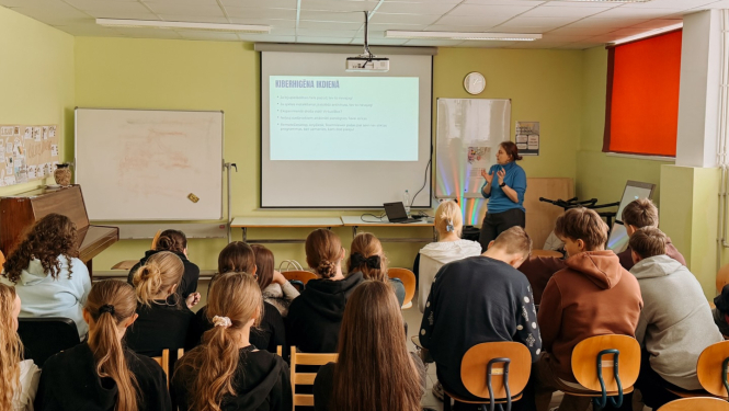 Rekavas vidusskolas izglītojamie piedalās nodarbībā par kiberdrošību