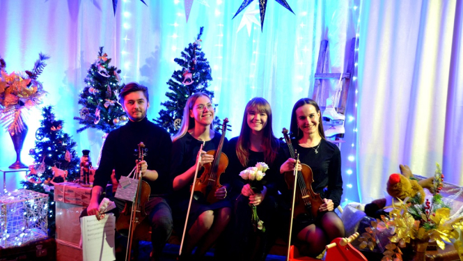 Dziedošā Laicānu ģimene sniedz koncertu Kubulu Kultūras namā