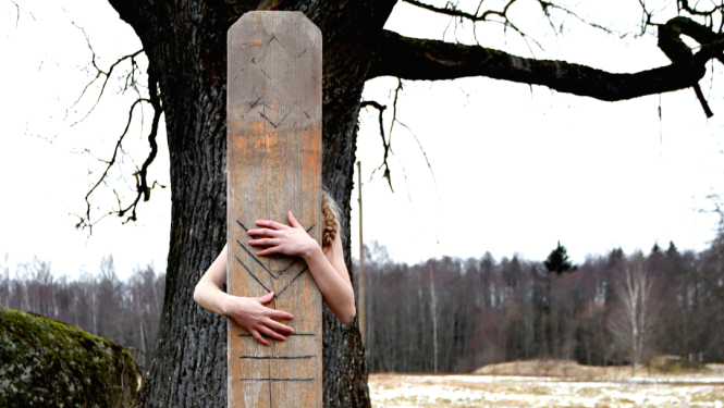 Folkloras kopas “Upīte” sagaidot pavasari priecē ar Lieldienu dziesmu