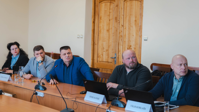 Attīstības komitejas sēdes dalībnieki