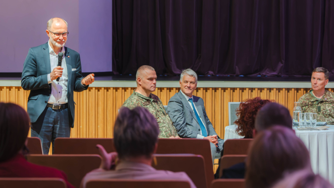 Aizsardzības ministrs reģionālajā vizītē apmeklē Balvu novadu