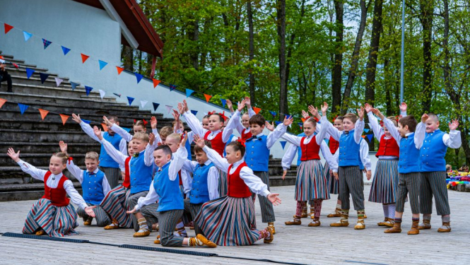 Ģimenes dienas svinības Balvos “Darot un varot - ģimenē spēku rodot”