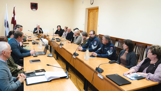 Balvu novada pašvaldība vadības pārstāvji kopā ar valsts iestāžu pārstāvjiem