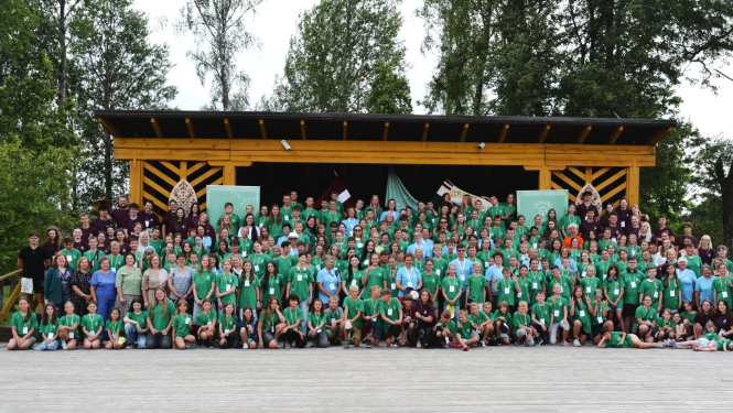 Rugāju parkā svinīgi atklāta XXIV Vislatvijas mazpulku nometne “Visu daru es ar prieku!”