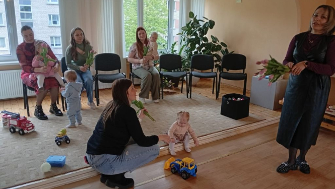 Sociālajā pārvaldē aizvadīta mammu un mazuļu tikšanās