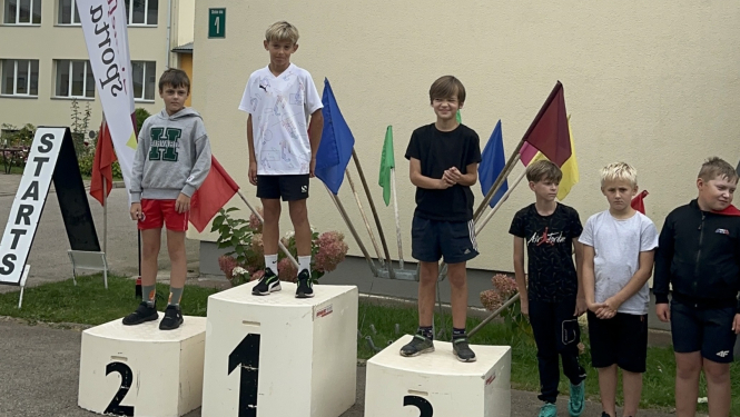 Tautas skrējiens pulcē kuplu dalībnieku skaitu