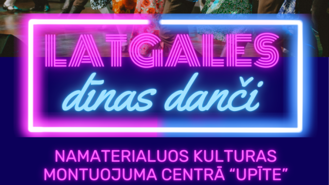 Plakātā redzams deju pasākuma paziņojums ar spilgtām, neona krāsām.  Augšpusē attēloti cilvēki, kas dejo pāros – viņi ir krāsainos tērpos un kustībā, radot svētku noskaņu. Zem tā lieliem, izgaismotiem burtiem rakstīts "Latgales dīnas danci".  Tālāk norādīta informācija: pasākums notiek svētdien, 26. aprīlī plkst. 20:00 Nemateriālās kultūras mantojuma centrā "Upīte".